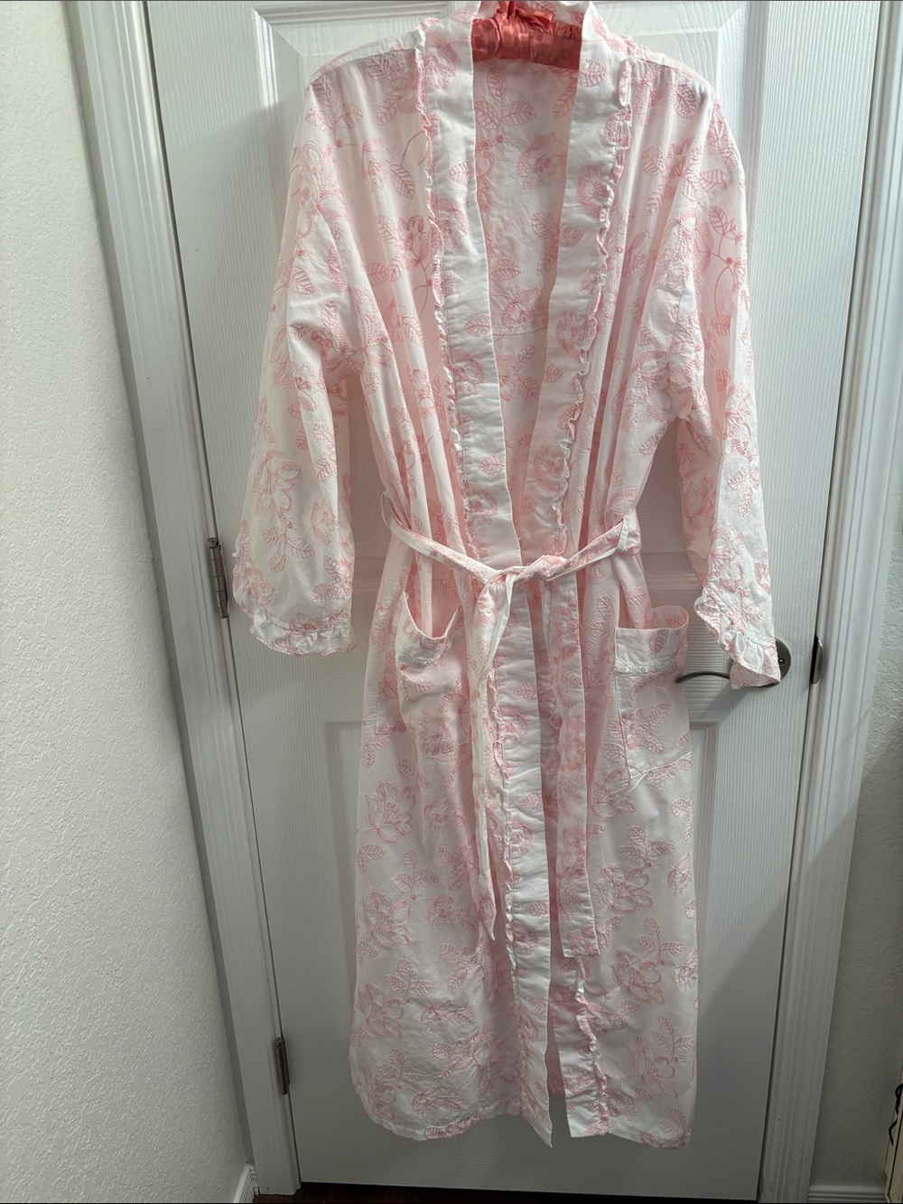 Lovely EILEEN WEST Light Pink Floral Women's Robe with Ruffle Trim- 100% Cotton